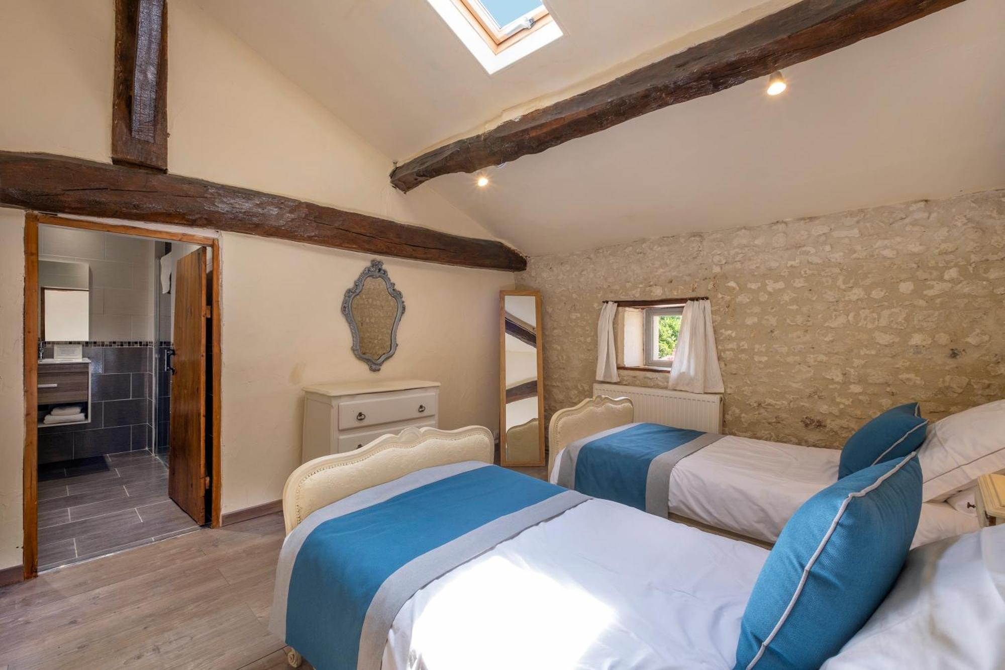 Domaine Chez Les Rois Bed & Breakfast Berneuil  Luaran gambar
