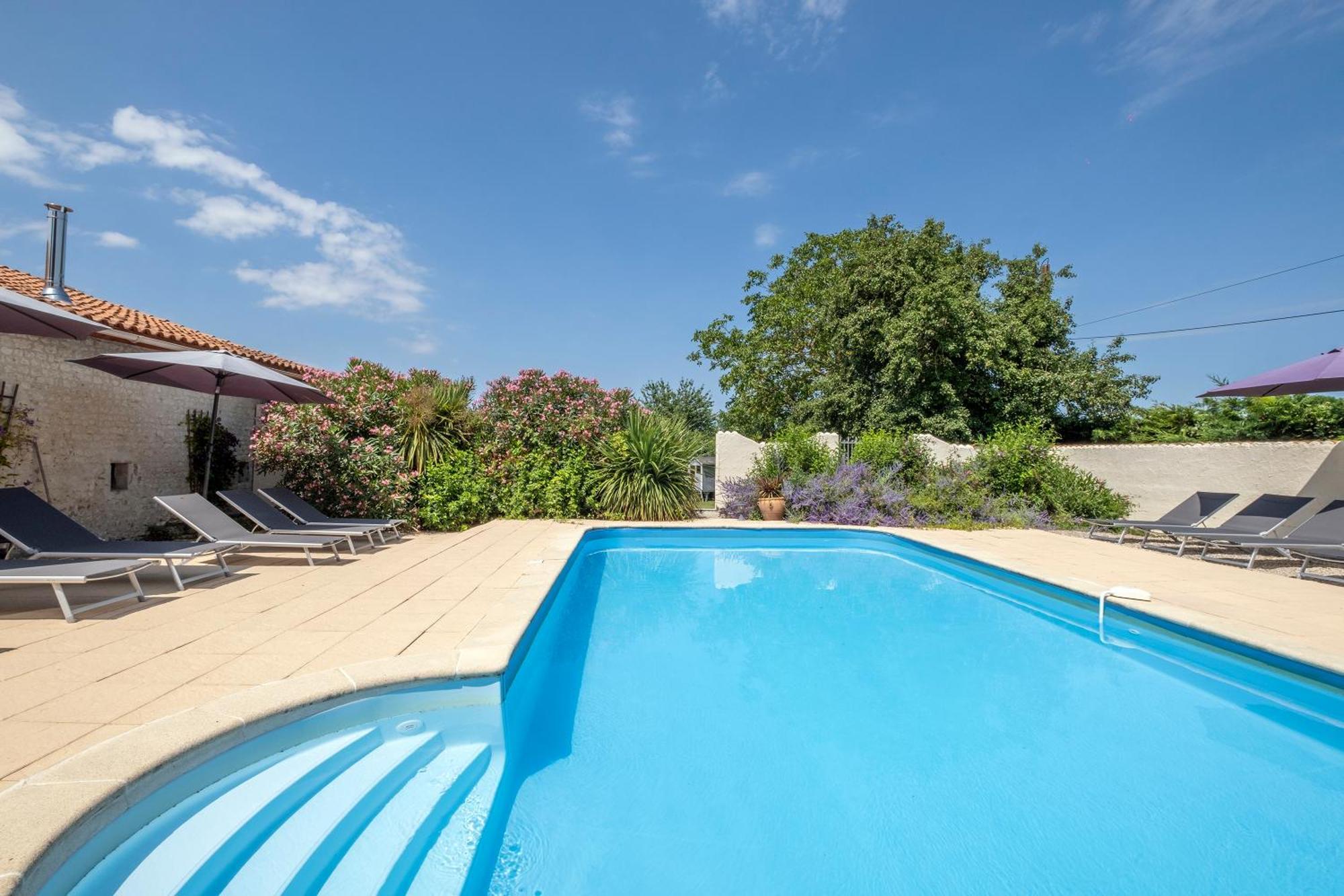 Domaine Chez Les Rois Bed & Breakfast Berneuil  Luaran gambar