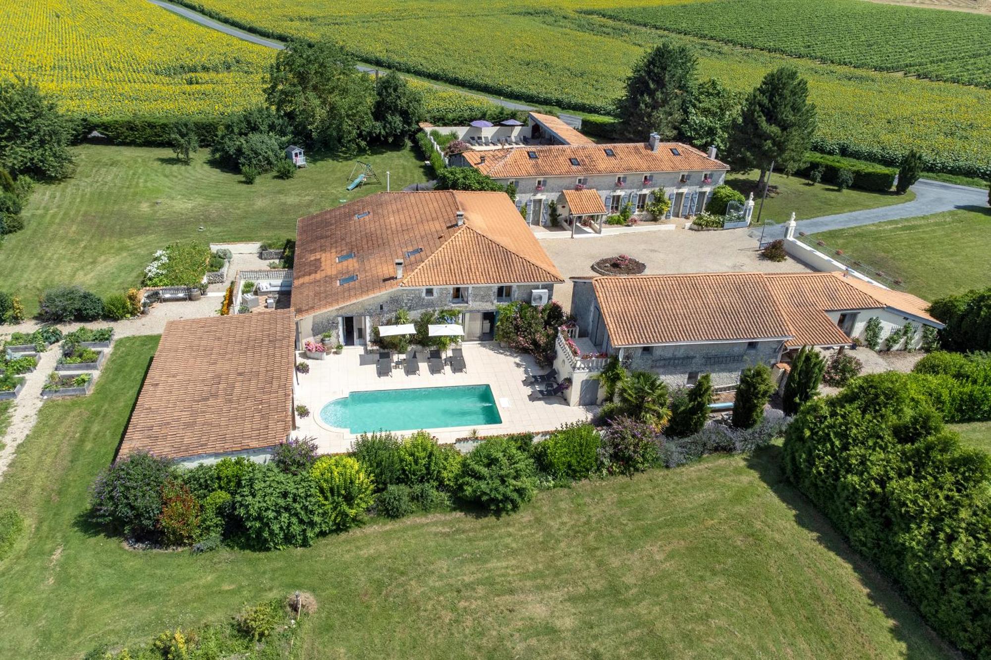 Domaine Chez Les Rois Bed & Breakfast Berneuil  Luaran gambar